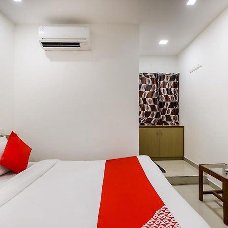 Oyo Hotel D Veeray Ahmedabad Exterior foto
