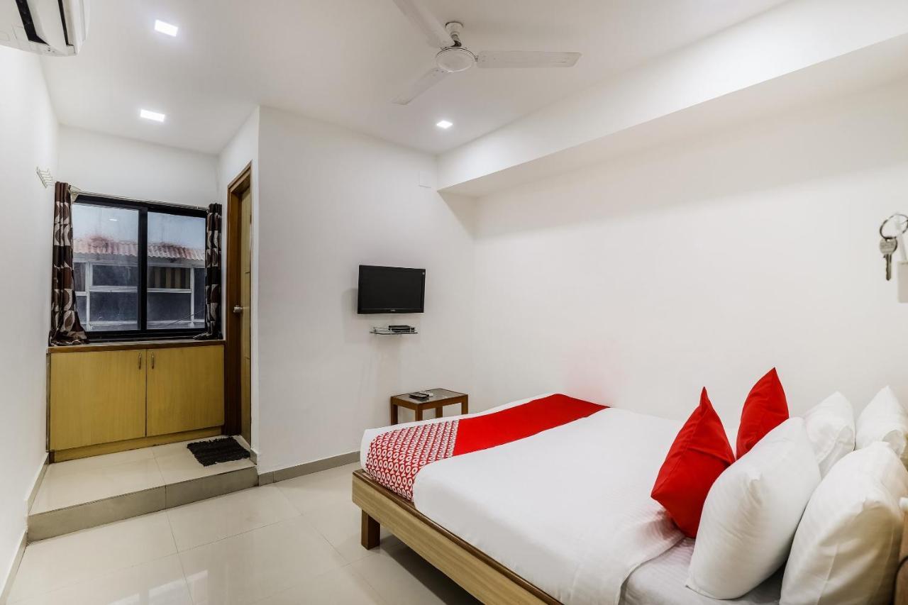 Oyo Hotel D Veeray Ahmedabad Exterior foto