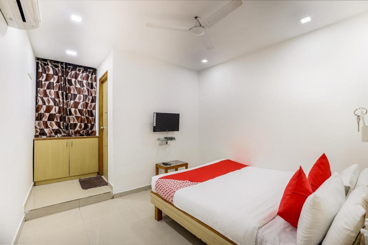 Oyo Hotel D Veeray Ahmedabad Exterior foto