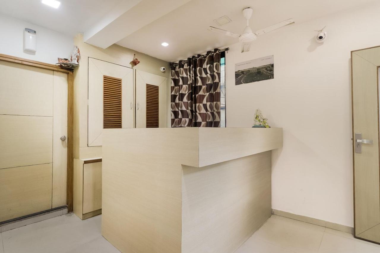 Oyo Hotel D Veeray Ahmedabad Exterior foto
