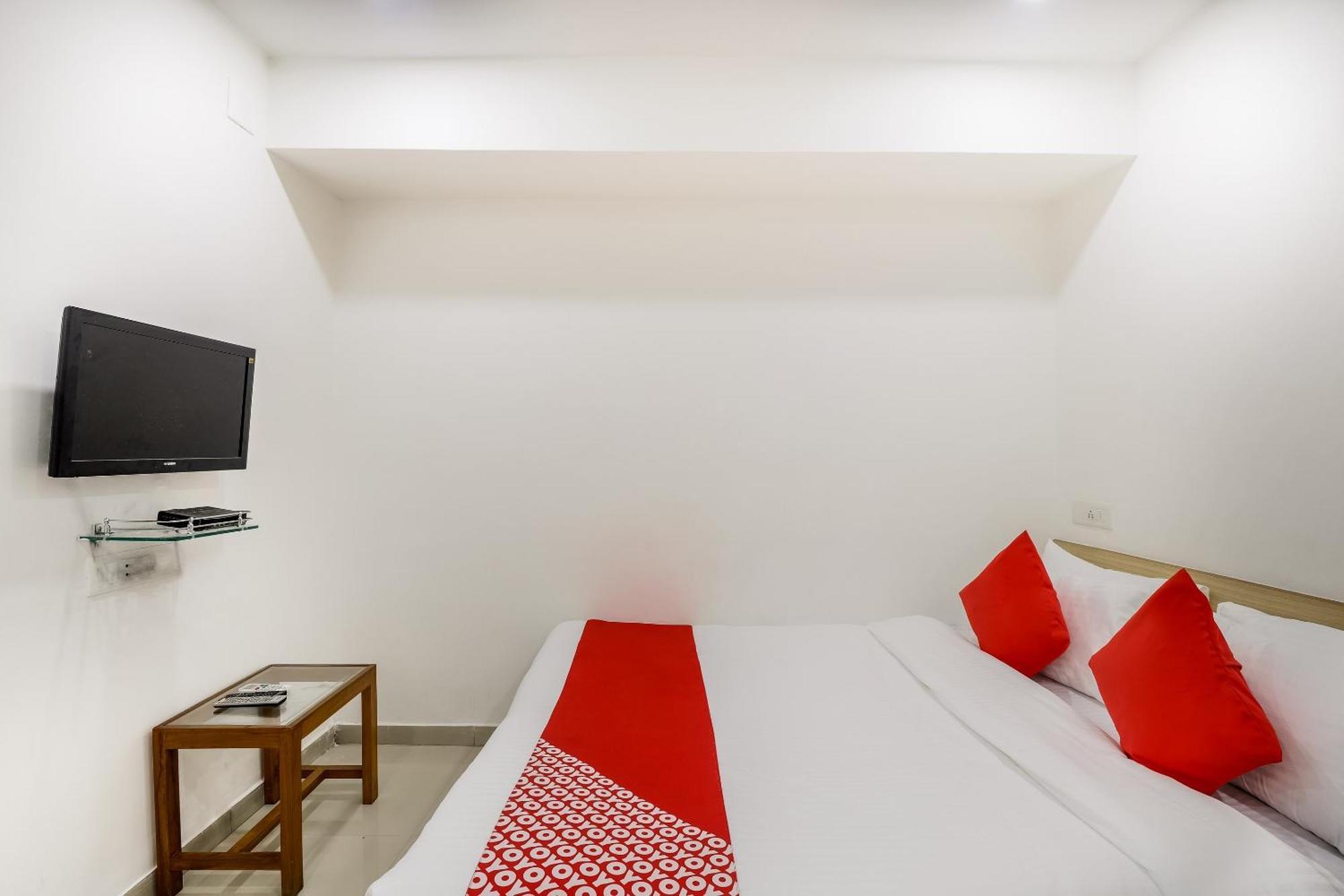 Oyo Hotel D Veeray Ahmedabad Exterior foto