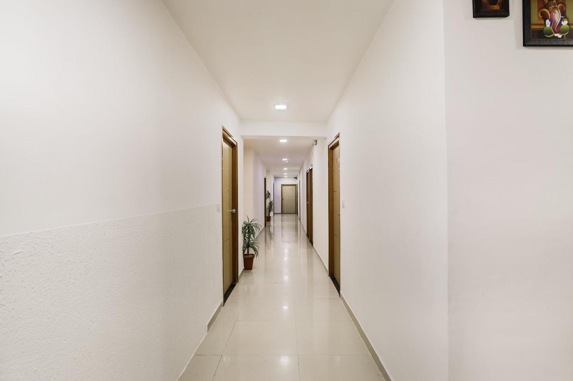 Oyo Hotel D Veeray Ahmedabad Exterior foto