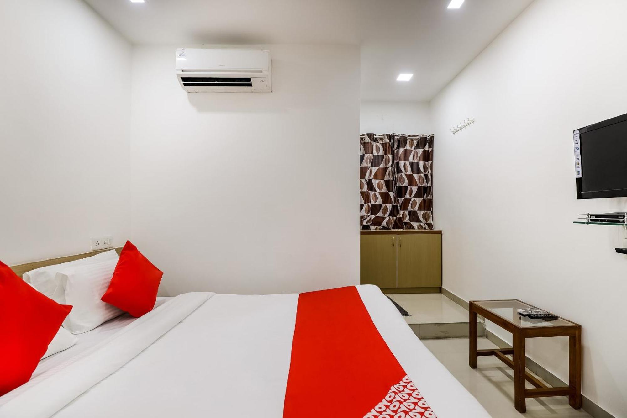 Oyo Hotel D Veeray Ahmedabad Exterior foto