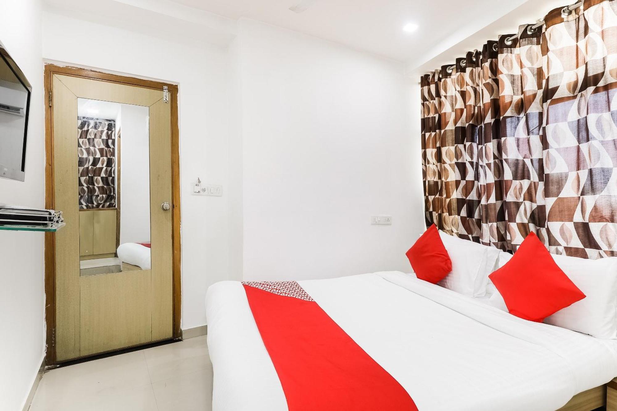 Oyo Hotel D Veeray Ahmedabad Exterior foto